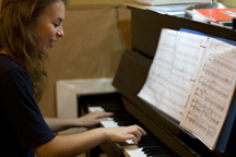Flavie au piano, mai 2012